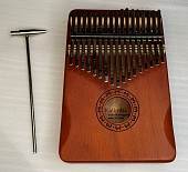 kalimba калимба 17 язычков, объемная, молоточек, кейс, наклейки, большой комплект. подарочная упаков