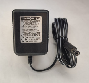 zoom ad-0006e 9v, 300ma адаптер (блок питания трансформ, плюс снаружи) для процессоров и педалей